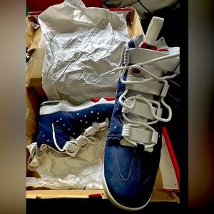 Nike Men's Blue and White Athletic Shoes